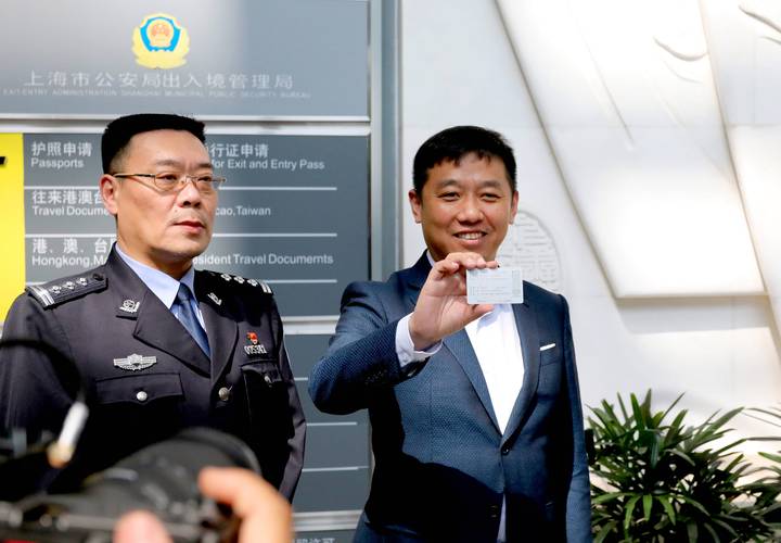上海警方新闻发布会：连续多年破案成果显著，24小时侦破盗窃金店案